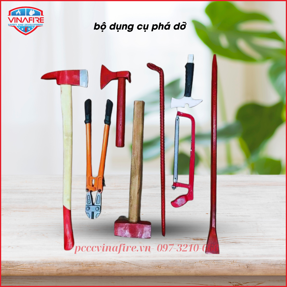 Black and Gold Classy Minimalist Circular Name Logo - MẶT NẠ