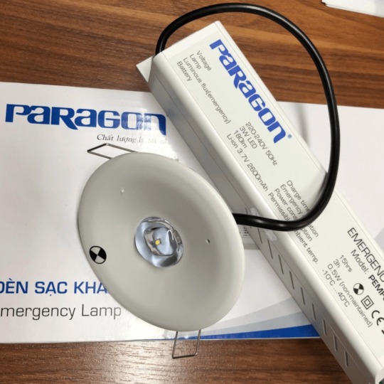 den-sac-chieu-sang-su-co-khan-cap-am-tran-paragon-pemf3rc-g2-2905